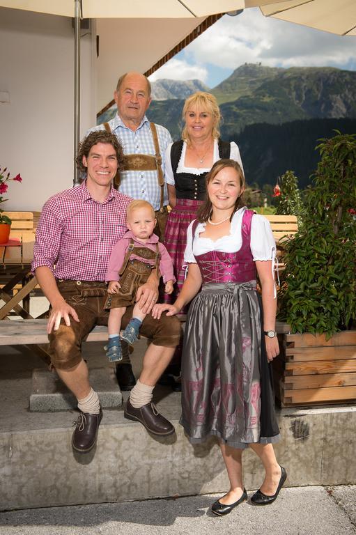 Gasthaus & Pension Alphorn Лех ам Алберг Екстериор снимка