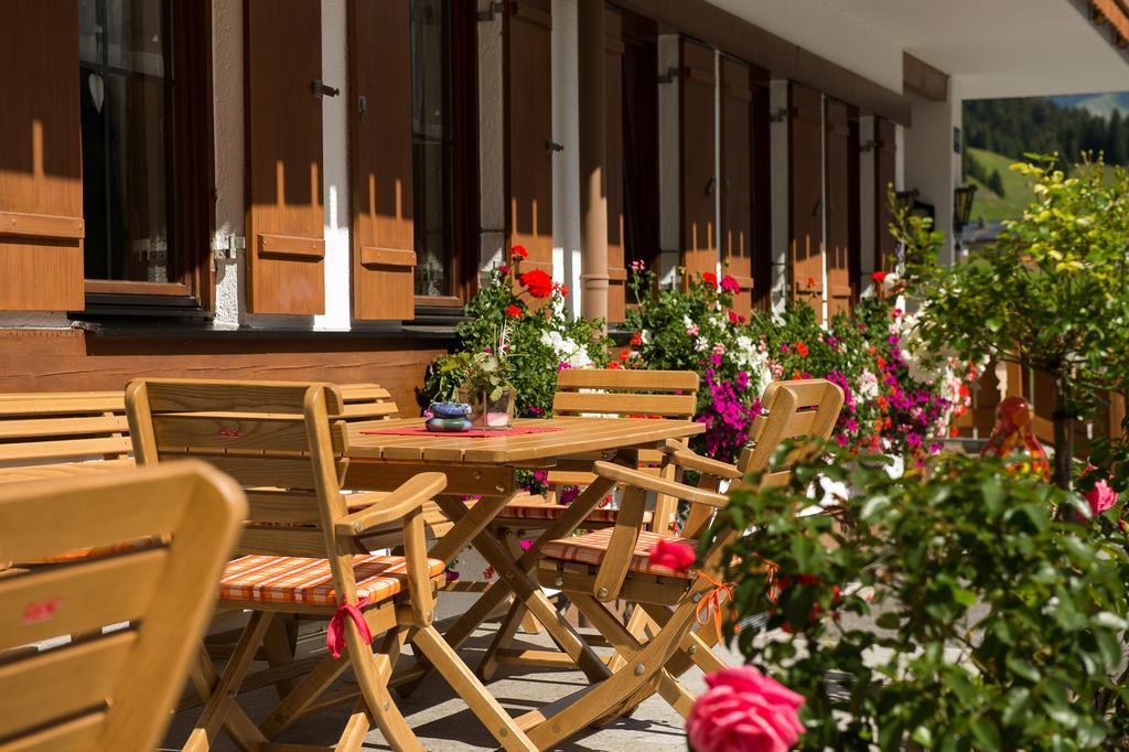 Gasthaus & Pension Alphorn Лех ам Алберг Екстериор снимка